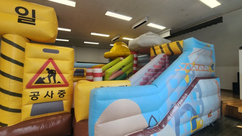 만월종합사회복지관 공사장 세트 에어바운스 설치 현장 2